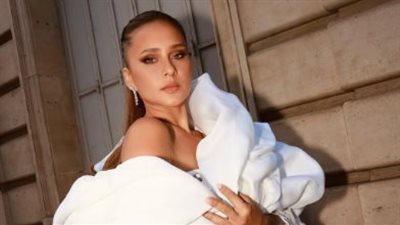 نيللي كريم تخطف الأنظار بالأبيض فى أسبوع الموضة بباريس 