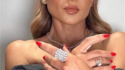 نيللي كريم تنافس نجمات هوليوود في أسبوع الموضة بباريس (صور)