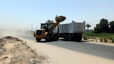   رفع 126 طن ناتج تطهير الترع بقرية هو بنجع حمادي 