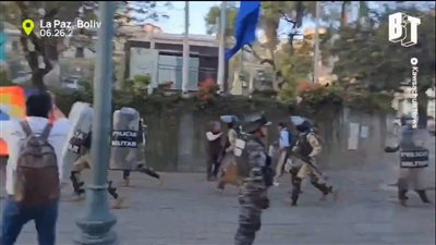 الشعب البوليفي يجبر الجنود الانقلابيين الفرار من القصر.. وتحقيق ضد قائد الانقلاب