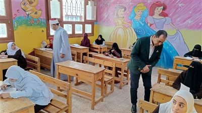 طلاب الأدبي بالثانوية الأزهرية في سوهاج يؤدون امتحان الأدب والنصوص والمطالعة