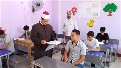 طلاب الأدبي يؤدون امتحان الأدب والنصوص بالثانوية الأزهرية 