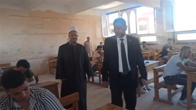 بكاء وغضب بين طلاب الثانوي الأزهري عقب أداء امتحان النصوص والأدب بالإسكندرية 