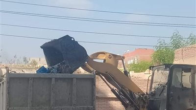 رئيس القنطرة شرق بالإسماعيلية يتابع أعمال رفع المخلفات والنظافة بالوحدات المحلية 