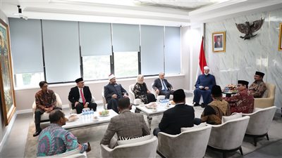 مستشار شيخ الأزهر تلتقى وزير الشئون الدينية الإندونيسي لمناقشة توثيق العلاقات العلمية 