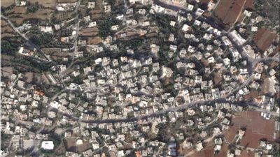  القنابل الإسرائيلية تدمر  مساحات كبيرة من قرية لبنانية