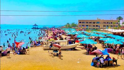 إقبال المصطافين على شواطيء الإسماعيلية مع إرتفاع درجات الحرارة