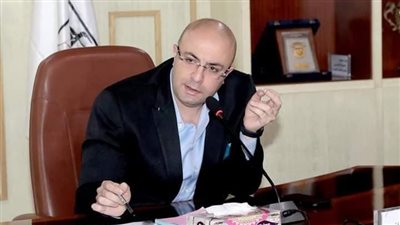 محافظ بني سويف يتفقد القافلة الطبية للكشف المبكر عن الأورام السرطانية