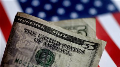 حجز راكب حاول تهريب 3000 دولار داخل 