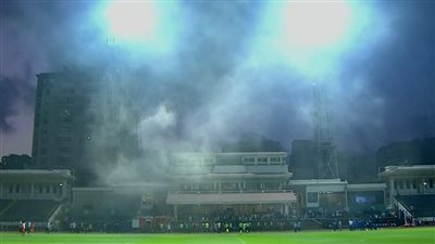 لحظة اشتعال حريق استاد الإسكندرية أثناء مباراة بيراميدز وسموحة (فيديو)