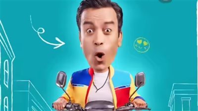 بصور تذكارية مع الجمهور.. سامح حسين يروج لمسرحية 