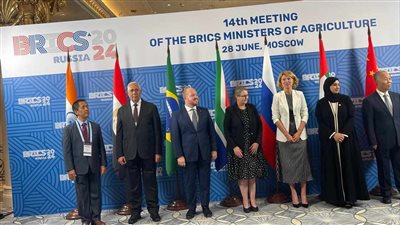 وزير الزراعة يؤكد على مبادرة الدولة المصرية بإنشاء منطقة لوجيستية لتخزين وتوزيع الحبوب