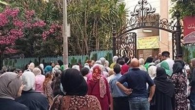 الفيزياء تثير حالة من القلق والخوف لدى أولياء الأمور أمام لجان الإسكندرية 