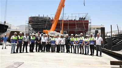 قناة السويس تبني 10 قاطرات جديدة بترسانة البحر الأحمر 