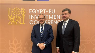 وزير التجارة والصناعة يبحث مع نائب رئيس المفوضية الأوروبية سبل دعم التعاون التجاري والاستثماري