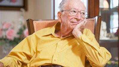 دراسة تكشف العلاقة بين السكتات الدماغية والبقاء وحيدًا