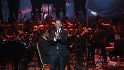 مدحت صالح يطرب جمهور الأوبرا بأروع أغانيه.. صور 