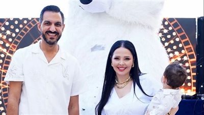 ديانا كرزون تحتفل بعيد ميلاد نجلها بالأبيض الناعم 