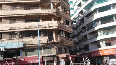 سقوط جزئى لعقار ميامى يتسبب فى ذعر المواطنين بالإسكندرية 