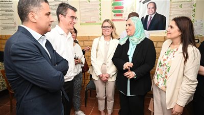 القباج ووفد البنك الدولي يتفقدان سير العمل بالتجربة المصرية في تنفيذ برنامج 