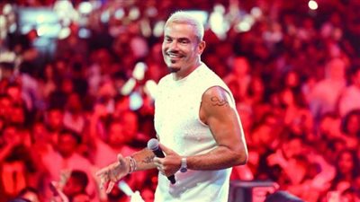 عمرو دياب يتألق في مراسي بنيولوك بسعر خيالي