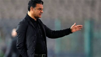 إيهاب جلال يجتمع بلاعبي الإسماعيلي 