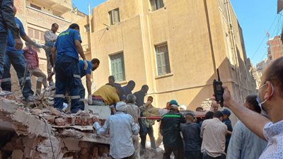 ننشر أسماء ضحايا العقار المنهار بحى شرق أسيوط