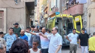 محافظ أسيوط يتابع جهود انتشال الضحايا من أسفل العقار المنهار بحي شرق 