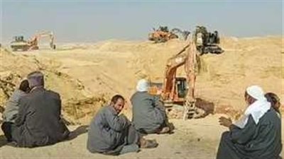 بدء محاولات استخراج شاب سقط في بئر بالمنيا 