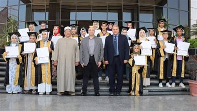 محافظ بني سويف يُكرّم أوائل شهادات التعليم الأساسي 