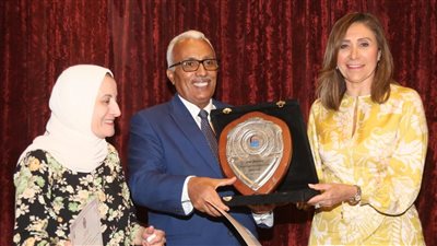 وزيرة الثقافة تُكرم الفائزين بجوائز الدورة الثانية لمسابقة المركز القومي للترجمة .. صور