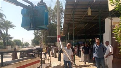 محافظ أسيوط يوجه باستمرار مراجعة الإعلانات وإزالة اللافتات غير المرخصة