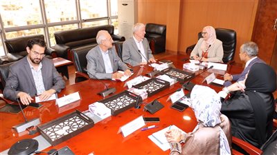 رئيس هيئة التنمية الصناعية تناقش آليات التعاون المشترك مع برنامج 