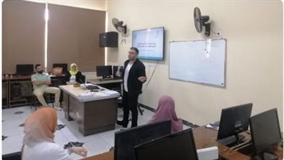 وزارة العمل تطلق التدريب على مجال التسويق الإلكتروني لشباب بني سويف