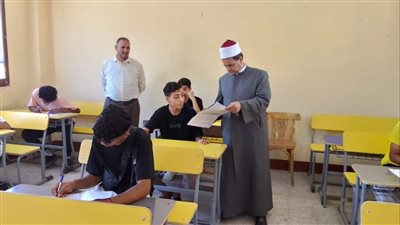 طلاب الأدبي يؤدون امتحان اللغة الإنجليزية بالثانوية الازهرية 