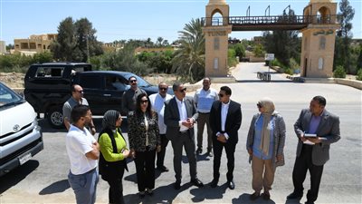 محافظ الفيوم يتابع آخر الإجراءات لوضع الاشتراطات البنائية الجديدة لقرية تونس