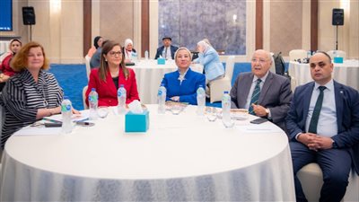 وزيرة البيئة: تقرير سياسات النمو الأخضر يعكس ارتباطه على التنمية الاقتصادية بمصر