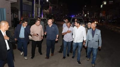 محافظ بني سويف يتابع تطبيق مواعيد غلق المحال التجارية 