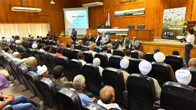 محافظ أسيوط يشهد توزيع حوافز سندات الكربون للمزارعين