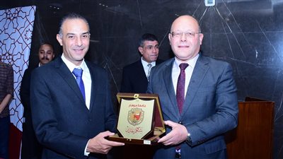 رئيس جامعة سوهاج يشارك بحفل تكريم المستشار العسكري للمحافظة