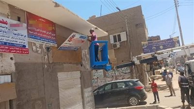 استمرار حملات إزالة الاعلانات العشوائية والغير مرخصة بمدن قنا 