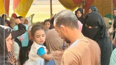 الكشف الطبي المجاني علي مئات المواطنين في قافلة طبية بقرية بناويط بالمراغة 