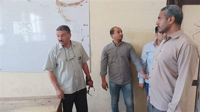 مدير تعليم نجع حمادي يتفقد مدرسة الشهيد محمد رفعت الإعدادية بالشطبية  