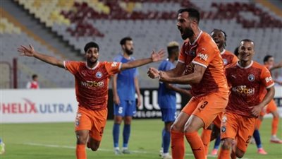 استكمال المباراة .. بيراميدز يعبر سموحة بثلاثية ويواصل اعتلاء صدارة الدوري