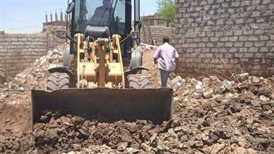 إزالة حالتين بناء مخالف بقرية أولاد نجم القبلية بقنا 