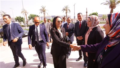 عقب أداء اليمين الدستورية.. وزيرة التضامن الاجتماعي تصل مقر الوزارة بالعاصمة الإدارية 