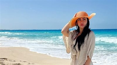 ميرهان حسين تبرز أنوثتها بالبكيني الجرئ