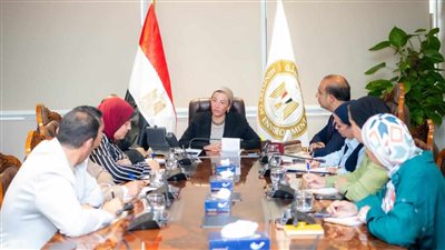 عقب ادائها اليمين الدستورية ..فؤاد تعقد إجتماعًا موسعا مع رؤساء جهازى البيئة بالعاصمة الادارية