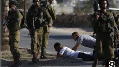 الاحتلال يعتقل ٣ مواطنين شمال رام الله 