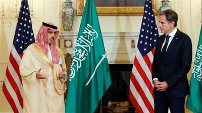 وزير الخارجية الأمريكي ونظيره السعودي يناقشان التوصل لوقف إطلاق النار بغزة
